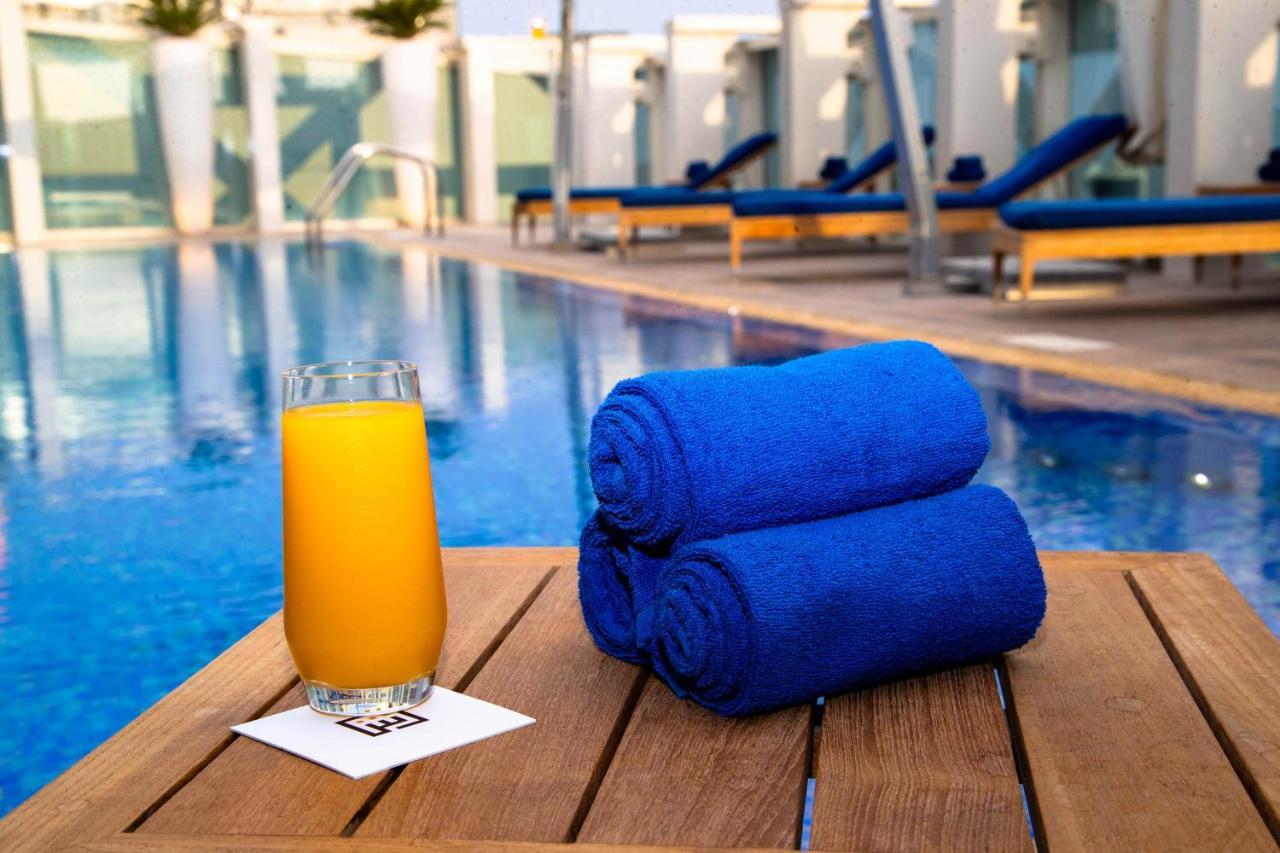 Shaza Doha Hotel Kültér fotó Pool at the Hilton